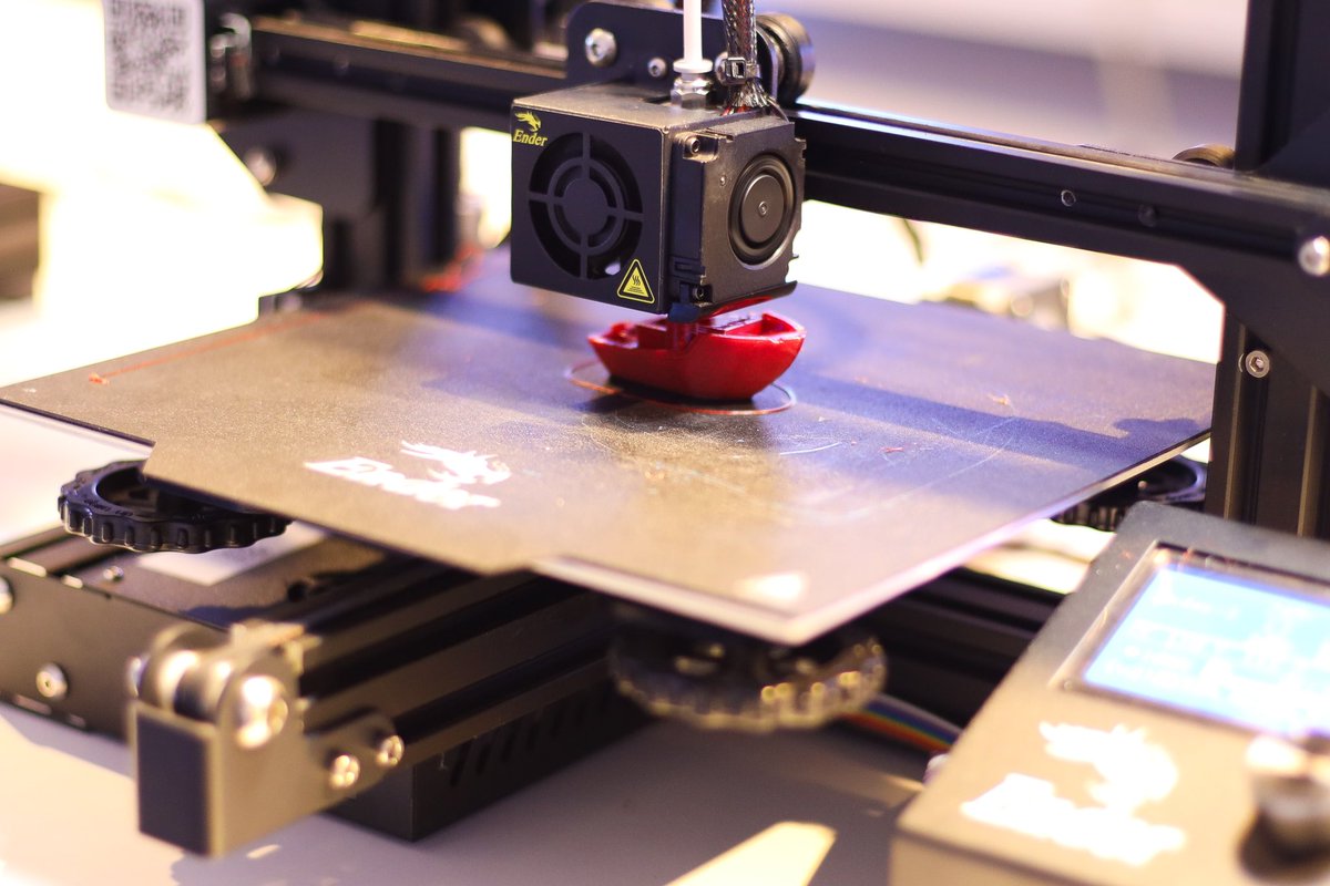 GovernoMA's tweet image. 🚀 Hoje (21), na Locomotiva HUB, tivemos a oficina de modelagem e impressão 3D! 

💻 30 alunos aprenderam a transformar ideias em objetos reais, unindo criatividade e tecnologia.

#InovaçãoMA #ProgramaInova #GovernoMA