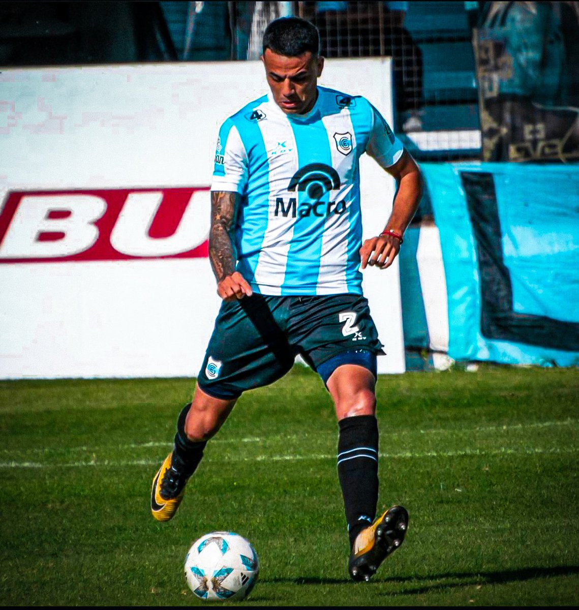 #SanMartínTuc | #MercadodePases

Mauro Osores,defensor central de 27 años que viene de #Marathon de #Honduras, ex #GimnasiaJujuy  y #AtléticoTucumán.
El Tucumano, oriundo de San Pablo tenía acuerdo de palabra con #Alvarado pero el volver a la provincia inclinó la balanza.