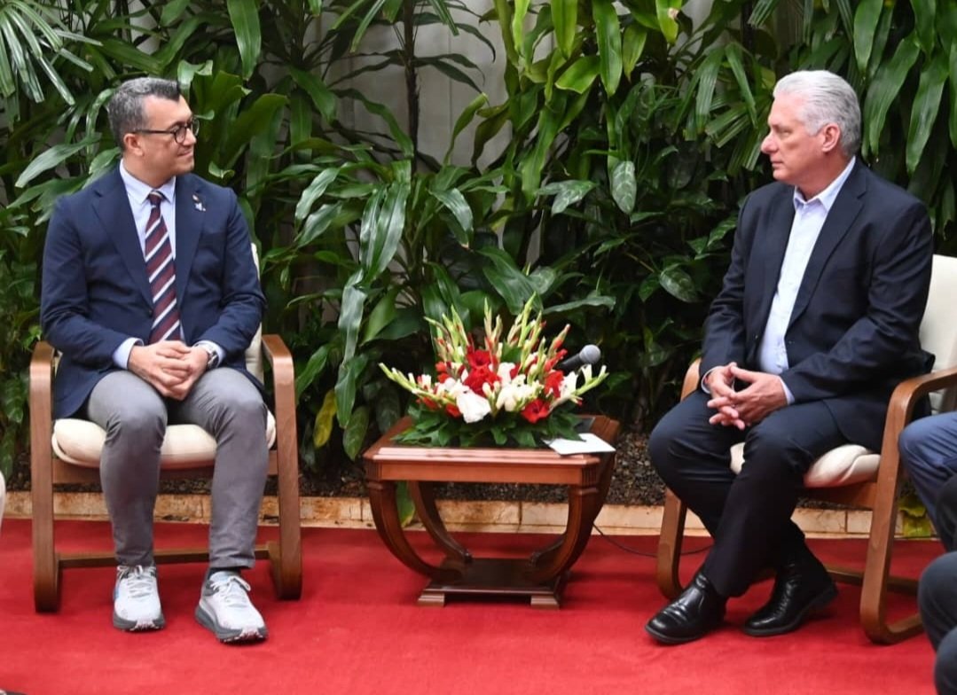 MaydaMauriBCF's tweet photo. Recibió presidente @DiazCanelB a presidentes de @tusebgovtr, Instituto de Vacunas e Instituto de Biotecnología de #Turkiye, con quienes @MINSAPCuba y @BioCubaFarma identifican intereses en el desarrollo, producción y comercialización de productos novedosos, de beneficio mutuo. https://t.co/oD7lPRCCKD