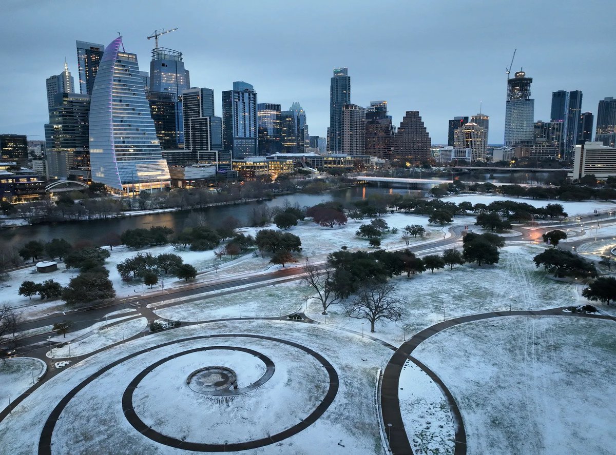DrYanLiu's tweet photo. Rare and beautiful snow in Austin today when the historic STARGATE was announced, a $500 billion massive AI initiative with one of the major focuses on healthcare. Heart disease and cancer treatment were specifically discussed and targeted during the announcement #AI #cardonc https://t.co/stMID2ZYG1