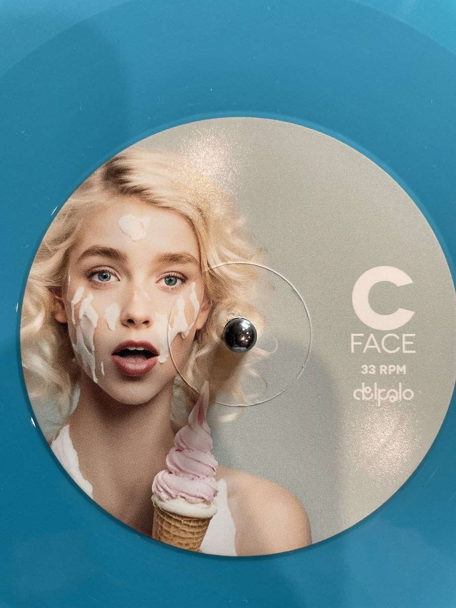 Ya podéis pillar el vinilo doble de strictly ice cream de Juli x Griffi SBSLQTQRDCR?