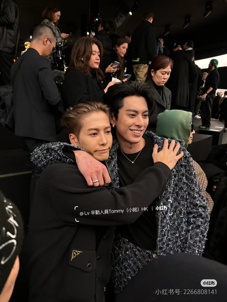 XDH_Bella's tweet photo. Paris Fashion Week - Men's fall-winter 2025
💜:หวังกอดกัน 🤗
#DylanWangxLouisVuitton  #ParisFashionWeek #PFW2025
#DylanWang #WangHedi #หวังเฮ่อตี้ #王鹤棣 #JacksonWang https://t.co/6JFCb55ZZD