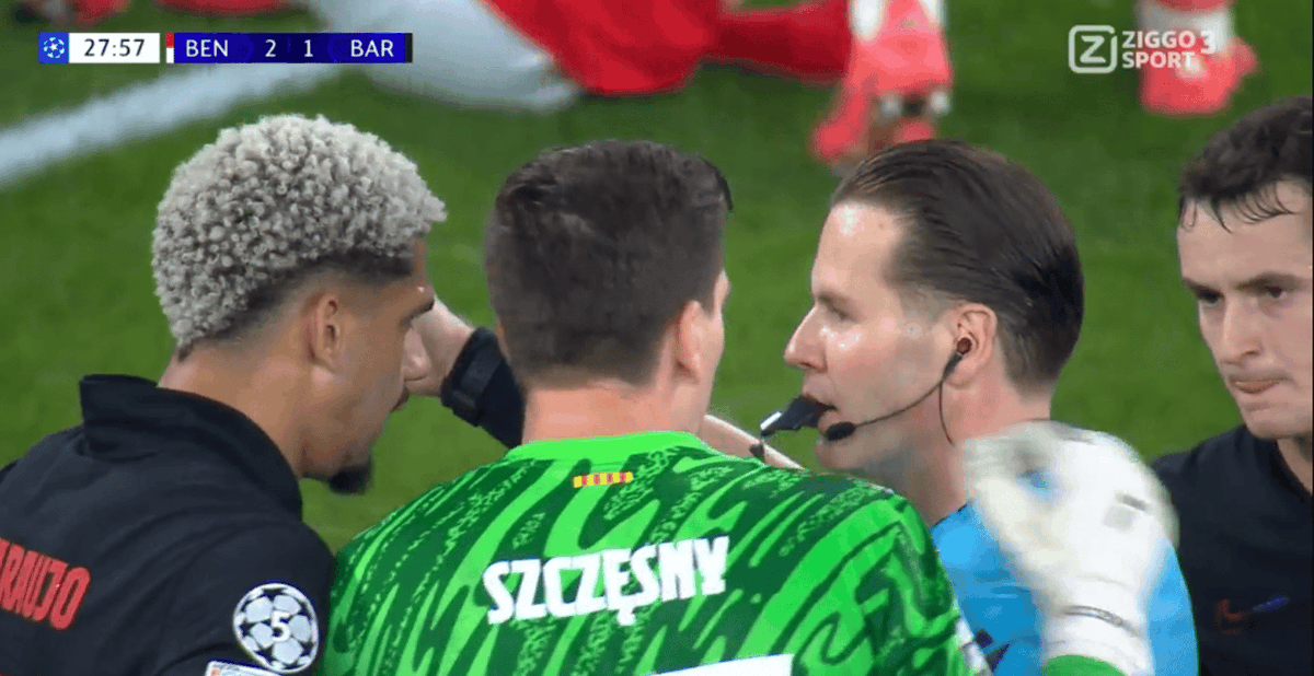 FJRealMadridCF's tweet image. Danny Makkelie, el árbitro que ha perpetrado el escandaloso atraco del Barcelona al Benfica en Lisboa, se suma a los Stark, Øvrebø o Aytekin.
Son la vergüenza de Europa.