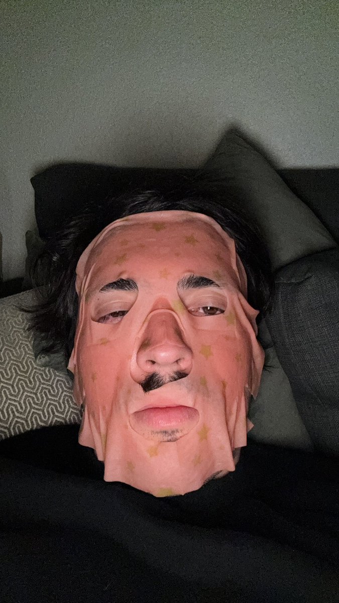 Franissssss's tweet photo. C’est dur d’être actif sur les réseaux https://t.co/jafHJJDthb