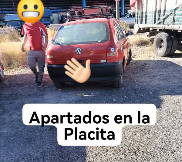 NewsSanmiguel's tweet photo. #REPORTE. - VÍA INBOX 🔴" En el estacionamiento de la #Placita, vi un lugar cercano al #tianguis y al tratar de estacionarme, este hombre se puso en el lugar y me dijo que en ese lugar no lo podía hacer porqur eta de él, porque siemore necesitaba 2 #cajones.
🔴" Que él estaba🧵 https://t.co/araisX5bVj