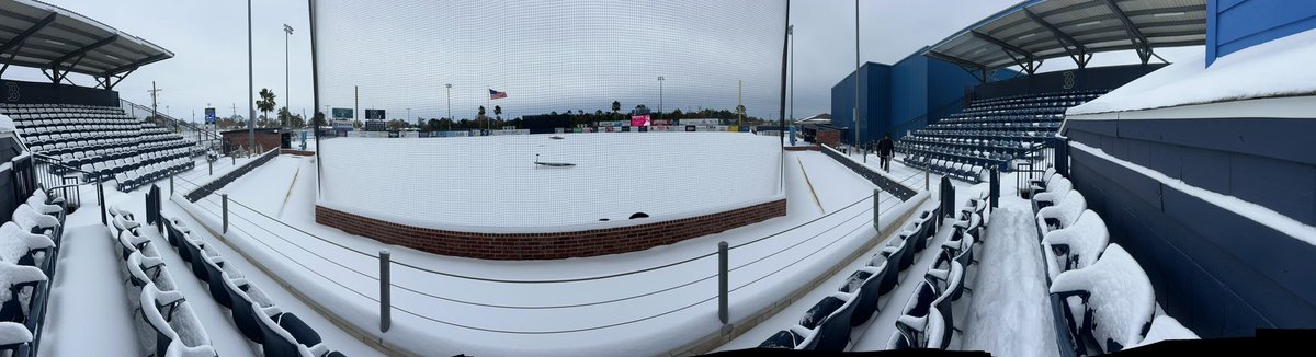 cecchini217's tweet photo. Let It Sneaux!!! Buc Stadium is looking a little FRIGID! https://t.co/MnDHeGl9VS