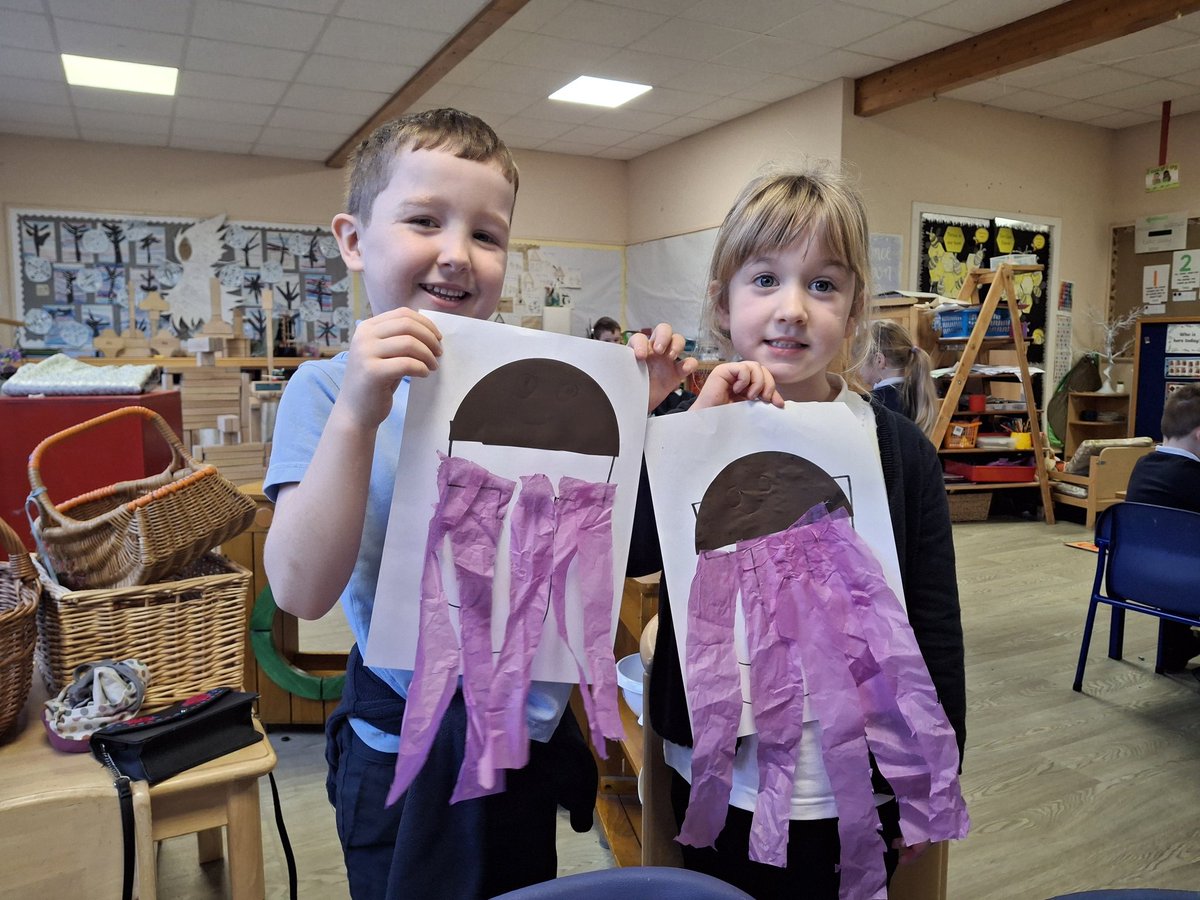 J for jellyfish was todays craft challenge 😁