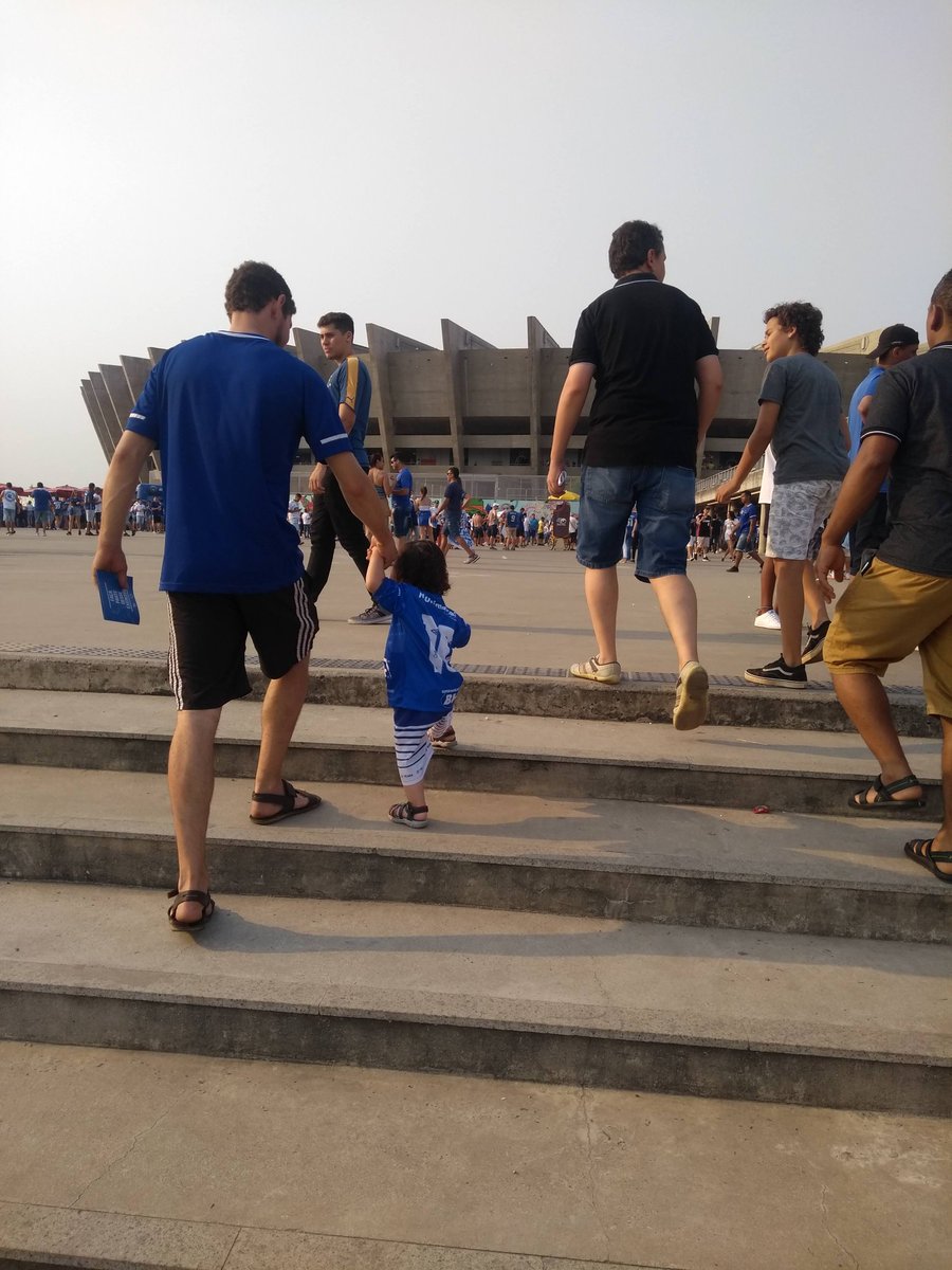 wenderlima001's tweet photo. @Cruzeiro Está aqui..
2019..
Cruzeiro x flamengo
..
Primeira vez que levei meu filho ao estádio... Quando eu achei que ia cair,não tinha nada nem ninguém pra me reerguer...me surge HENRY.. e tudo o que um dia eu sonhei em viver...#DePaiPraFilho #DentroDoMeuCoracao amor que vem de berço 😻 https://t.co/EUJznJjIyu