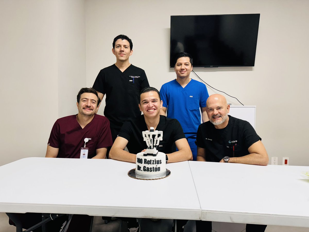 4/4  trimestres  en el top Surgeon gold, nos consolidamos como uno de los centros con mayor casuística en el país en cirugía robótica. Gracias por la confianza. 
Gracias a todo el equipo. <a href="/RomanCarvajal/">DR CARVAJAL</a> <a href="/drjuliansayeg/">dr.juliansayeg</a> @roberto_rpal <a href="/Dr8aUro/">Mario Eduardo Ochoa Vega</a>