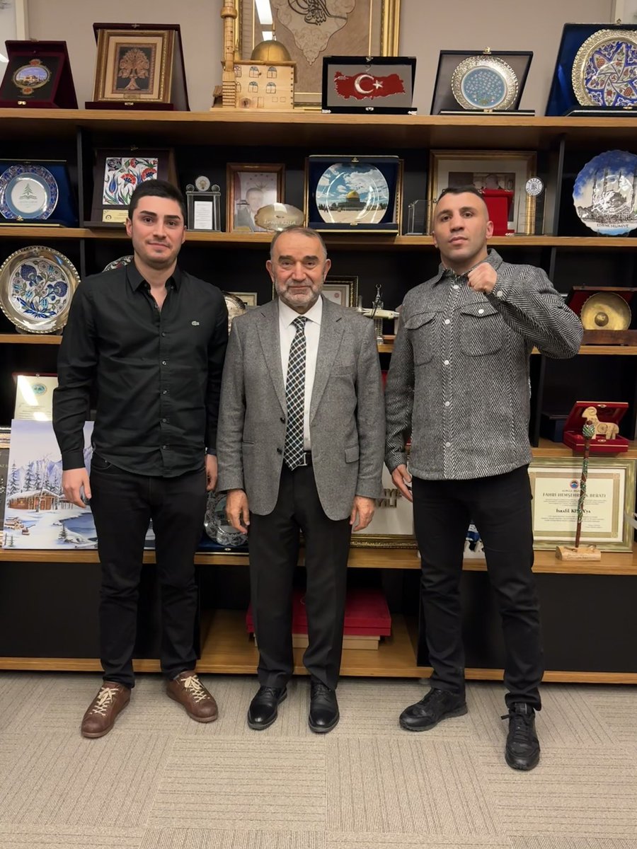 Cumhurbaşkanı Başdanışmanlarımız Sn. <a href="/saadetoruc1972/">Saadet Oruç</a> ve <a href="/israfilkisla/">İsrafil KIŞLA</a>’yı ziyaret ettik. Hoş sohbetleri ve nazik misafirperverliklerinden dolayı kendilerine teşekkür ederiz.