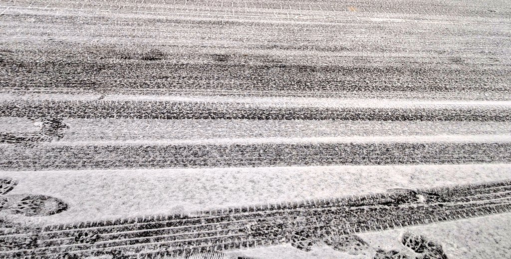 PhotoZorn_TV's tweet photo. .#New: @GeorgiaEMAHS said to stay off the roads and folks should be doing that. They are slick and the side roads are not treated. Use caution if you drive and arrive alive! #atlantasnow #fox5Snow @FOX5StormTeam will have the latest details on what to expect. #WeatherUpdate https://t.co/7Ls6sFVEgC