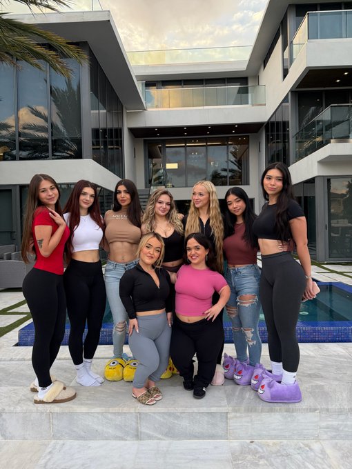 3 pic. come follow the mini bops on snapchat ;)

in replies ⬇️ https://t.co/et2LnidFVc