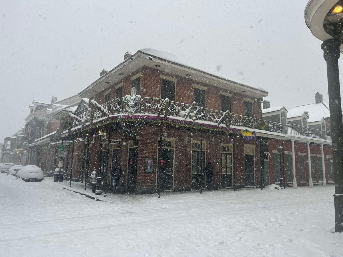 ChrisRobbinsWX's tweet photo. 10” of snow in New Orleans beating the all-time record is 8.2” in 1895! https://t.co/zBTczLMzM7
#NOLA #Snow https://t.co/e2E4XB2kjb