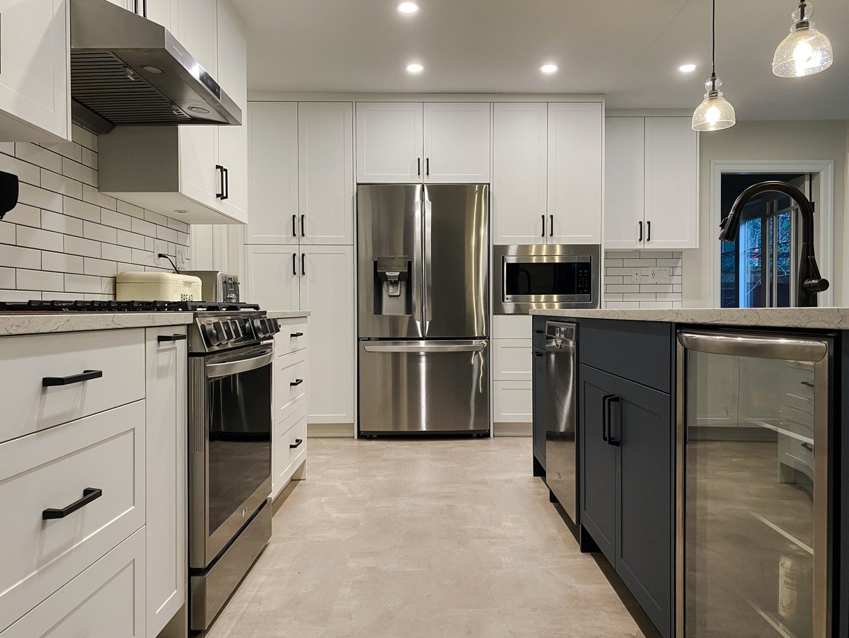 1KitchenExpress's tweet image. Thinking about refreshing your kitchen in 2025? 

Check out the top kitchen design trends for affordable, functional, and timeless spaces!

🔗 kitchenexpress.ca/blog/

#KitchenTrends #HomeRenovation #SurreyKitchens