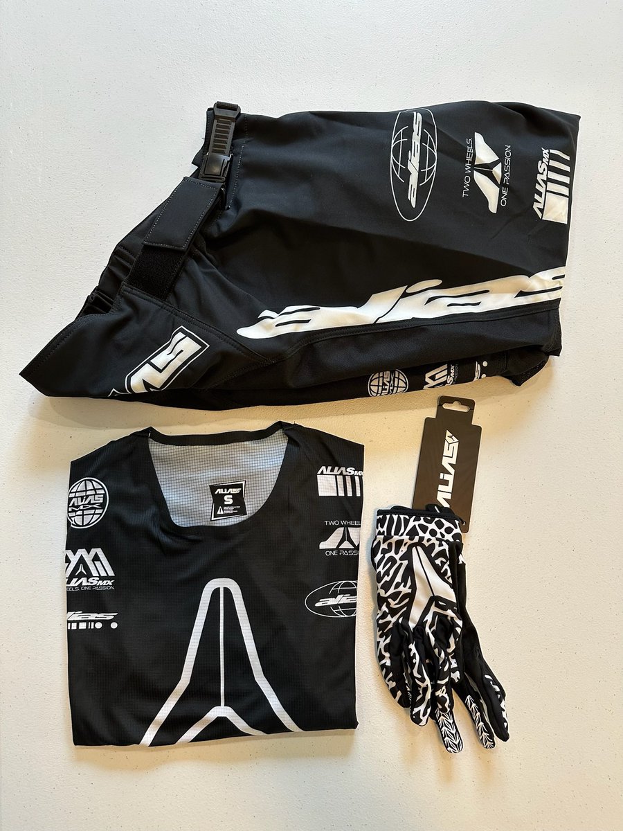 Simple, yet clean. 🧼 
#ALiAS