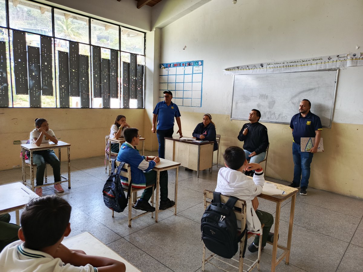 Complejo Educativo Mariscal Antonio José de Sucre tweet media