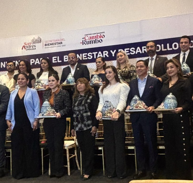 ccme_puebla's tweet photo. Junto con #asociacionesEmpresariales, firmamos el Convenio para el Bienestar y #DesarrolloSocial con el Municipio de #SANANDRÉSCHOLULA,  encabezado por la presidenta municipal @LupitaCuautleT . Estamos Comprometidas con acciones estratégicas y planificadas. https://t.co/Ny1UXYUjrQ