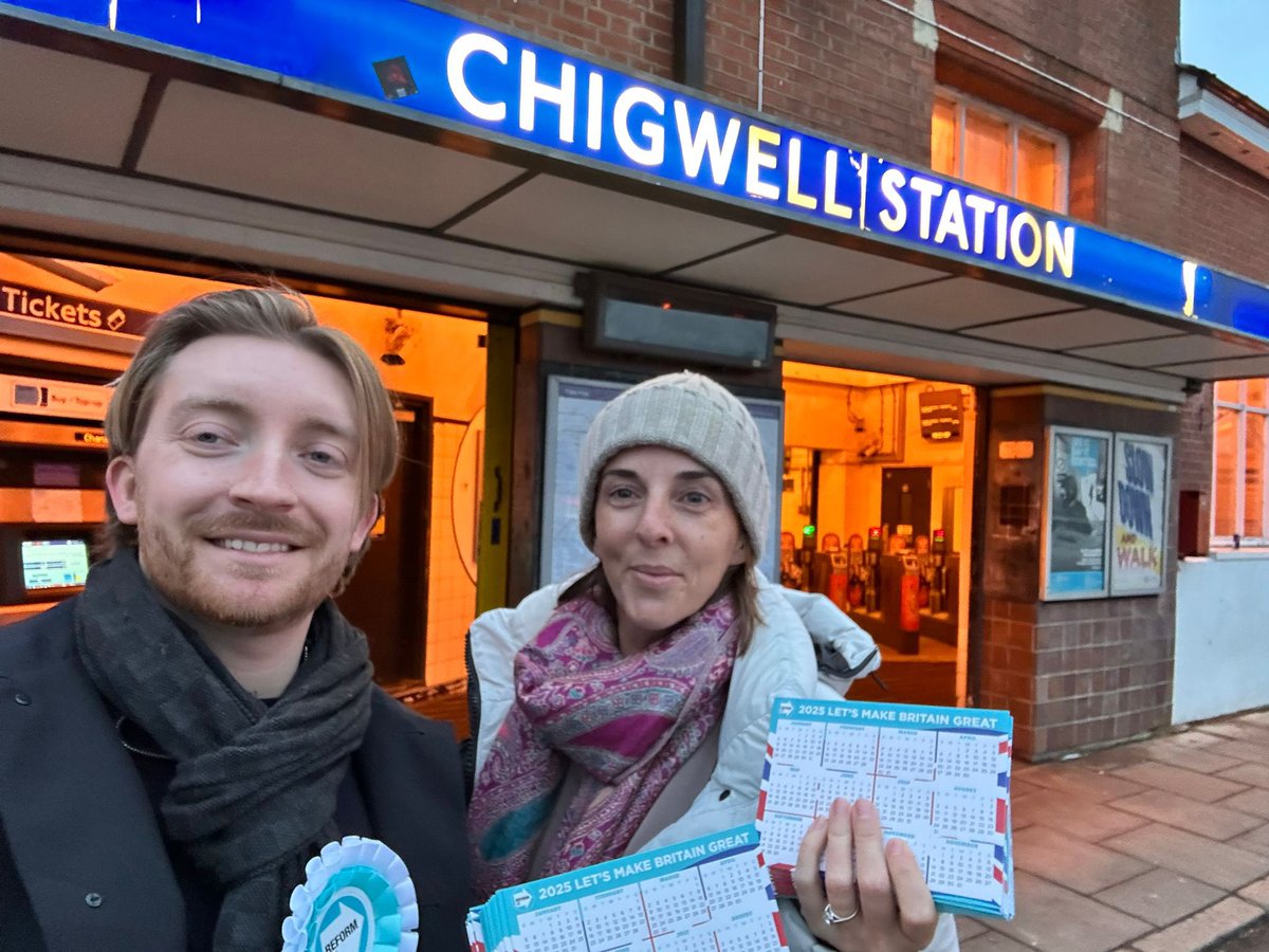 McivorJaymey's tweet photo. Great speaking to people as they get home from school, college & work.
So many young reformers 🚀🚀🚀
Speaking to Brook Parade businesses, it’s clear people are shocked but not surprised Councillors voted to cancel elections.
#ReformIsComing 🇬🇧 https://t.co/COMeIg7JHM