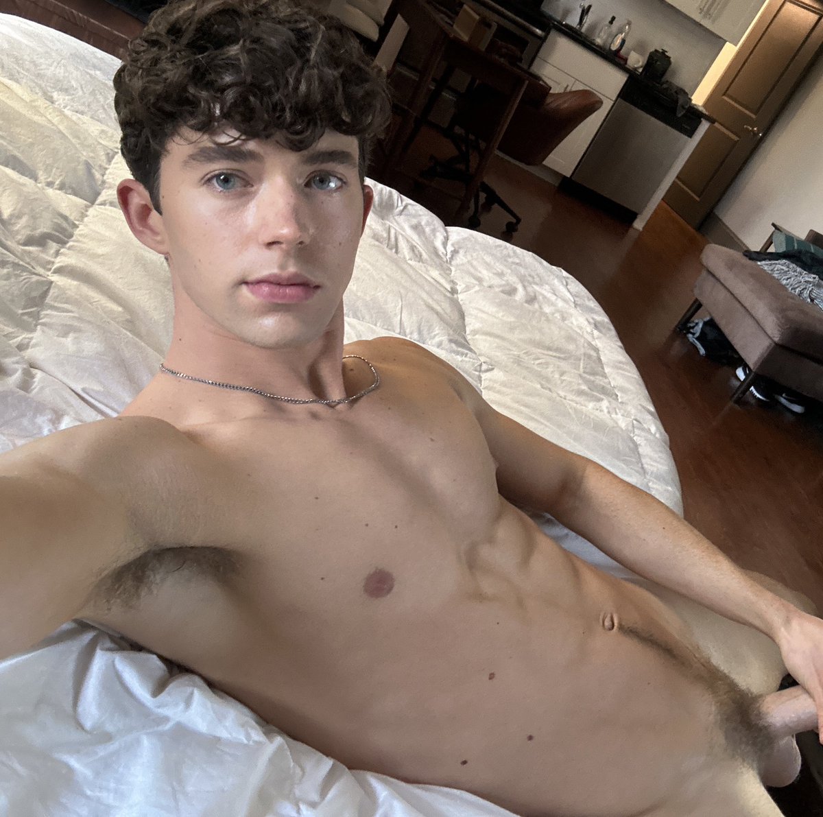 ChrisWTheStar's tweet image. Come put it in ur mouth