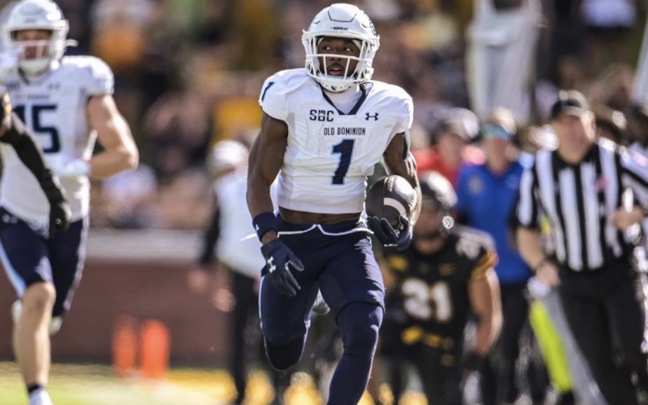 RjBlount20's tweet photo. Blessed to receive my first Division 1 offer from ODU @CoachKevinSmith @PennsaukenFB @PennsaukenAD https://t.co/f3ctwLMQ6C