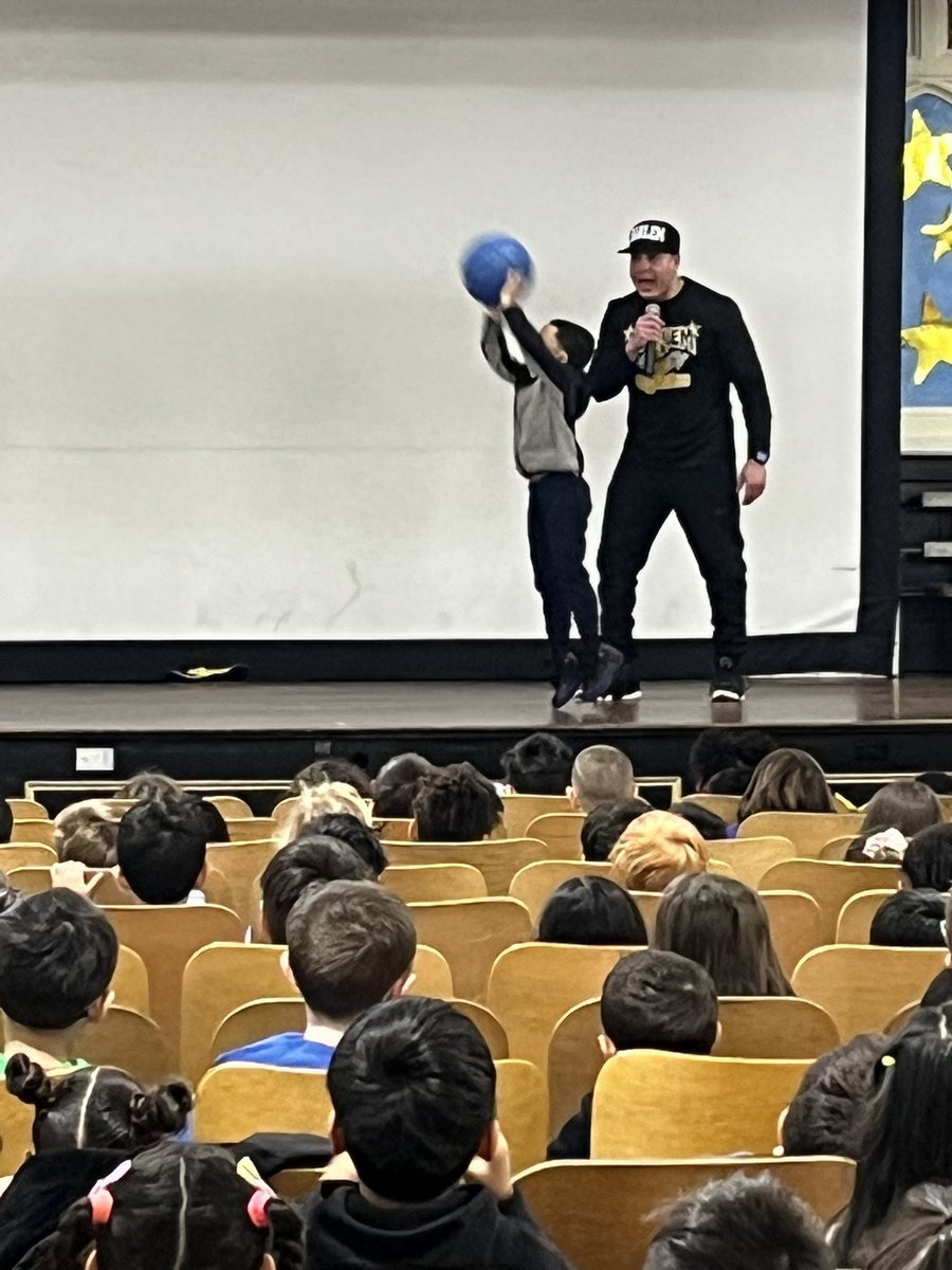 PS91Q's tweet photo. Such an exciting day with @HarlemMagicmast . Always such a great show with an incredible message.
#onepackmanypawprints
#WhyNotPACK
@DOEChancellor @NYC_District24 https://t.co/QrVhxcZhGg