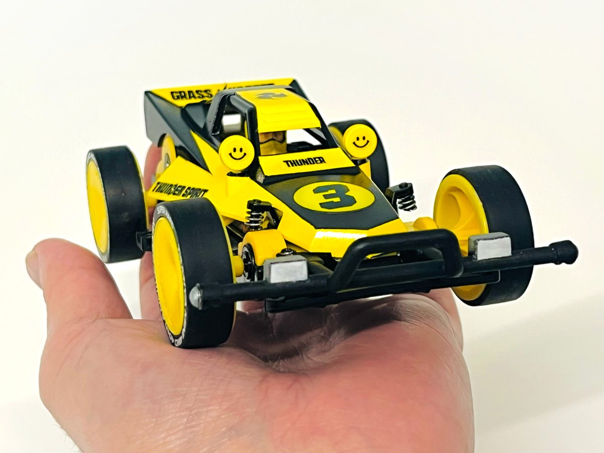 「#新春コンデレ2025 作品名:Palmsize Buggy新しいのに懐かしいグ」|ハラダユーイチのイラスト