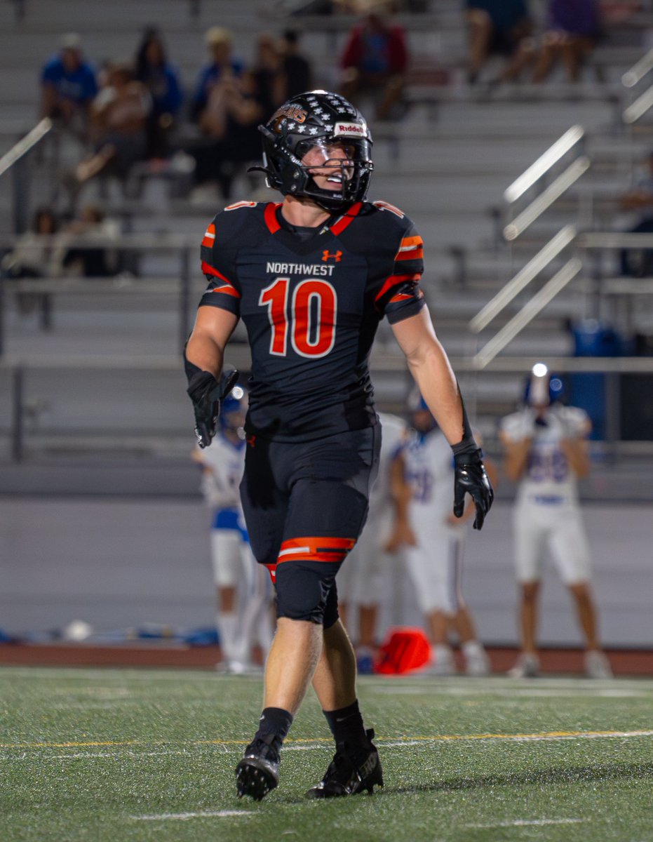 2024 Season Stats and Highlights 📈
2025 (LB/ATHLETE) unsigned ✍🏼

⚠️331 Career Tackles⚠️
⭐️135 Tackles (2024)
⭐️7 TFL’s 
⭐️ 12.3 Tackles Per Game
⭐️2 Sacks
⭐️2 Forced Fumbles 
⭐️ #1 6A Kansas Tackle Leader
⭐️ 1st Team All State Defense 

Hudl film ⬇️‼️
hudl.com/v/2QbhBz