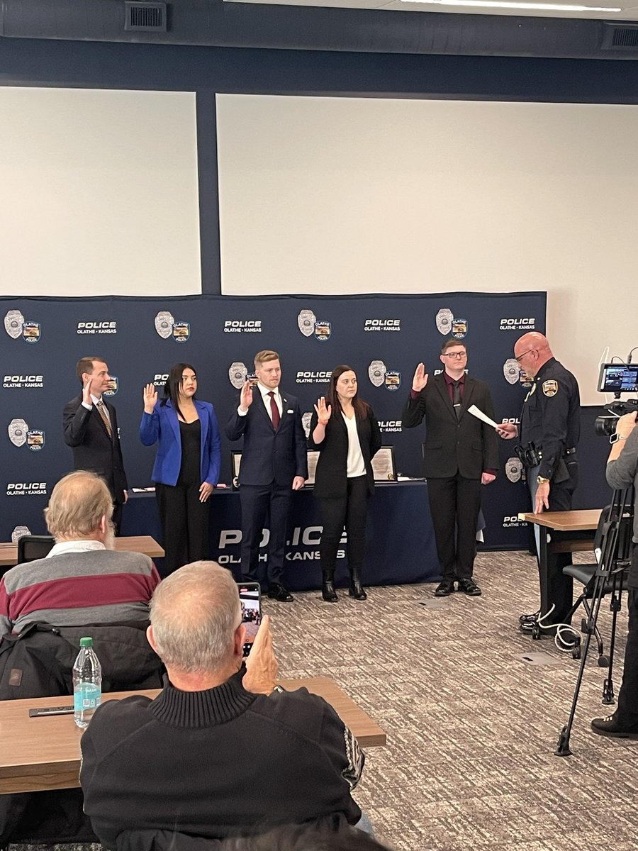 OWPSAcademy's tweet photo. It’s official, we have our first alumni @OlathePolice Officer! Congrats to PS Class of 22’ Alumni Officer Jacqueline Rodriguez. Jackie was sworn in and took the oath of office today! We
Are So proud! #badge902 @OlathePathways @Olathe21st @MaBlackOW @OWNovacekOWLS @OlathePolice https://t.co/icw5VXZu13