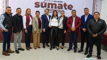 DurangoMorena's tweet photo. Reconocemos a @BetzabeMtzA como promotora de la 4T en Gómez Palacio.

Su labor será clave para impulsar los principios y afiliación de Morena, siempre en favor del bienestar de las y los militantes de Morena en Durango.

¡Felicidades! ✊✨ https://t.co/D5Oy7VJnUc