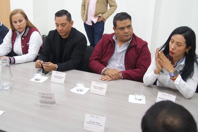 DurangoMorena's tweet photo. Reconocemos a @BetzabeMtzA como promotora de la 4T en Gómez Palacio.

Su labor será clave para impulsar los principios y afiliación de Morena, siempre en favor del bienestar de las y los militantes de Morena en Durango.

¡Felicidades! ✊✨ https://t.co/D5Oy7VJnUc