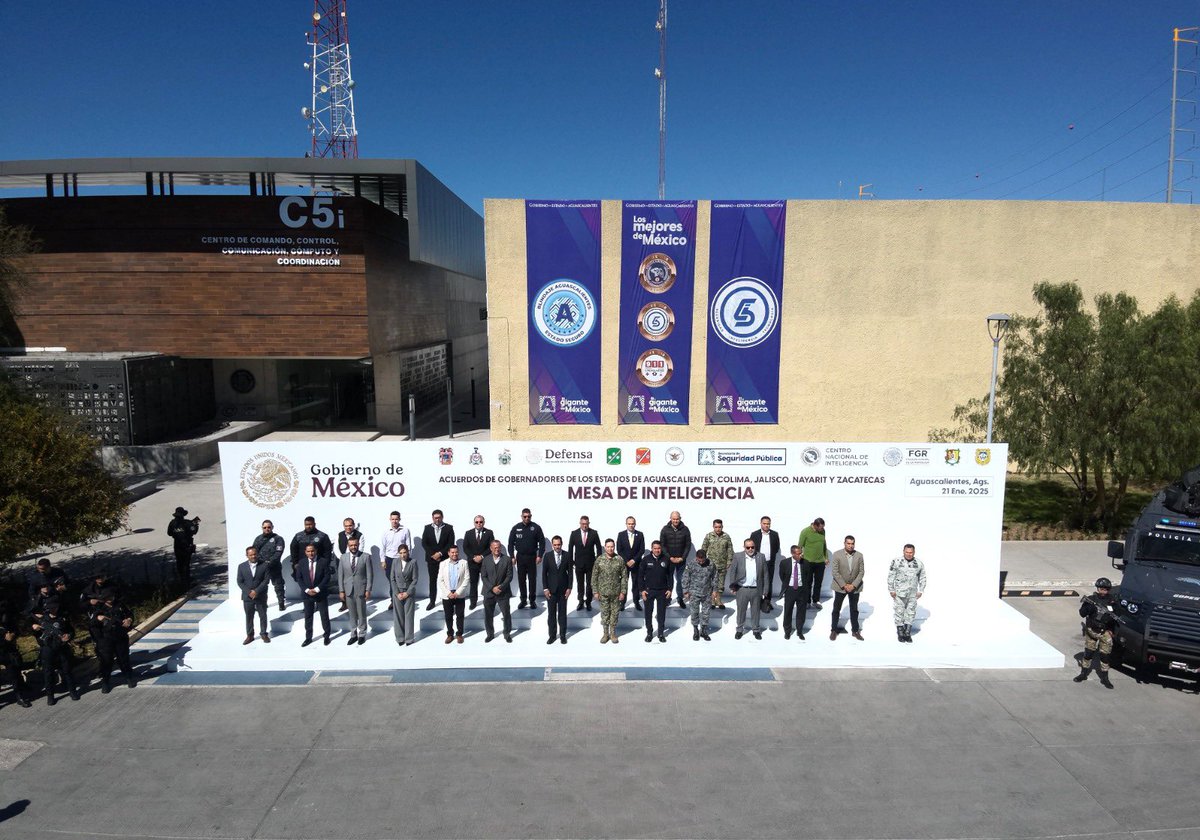 TereJimenezE's tweet image. MESA DE INTELIGENCIA Y SEGURIDAD CON JALISCO, COLIMA, NAYARIT Y ZACATECAS

Representantes de los estados de Jalisco, Colima, Nayarit y Zacatecas participaron en la reunión de la Mesa de Inteligencia que se realizó en las instalaciones del C5 Aguascalientes como parte de los…