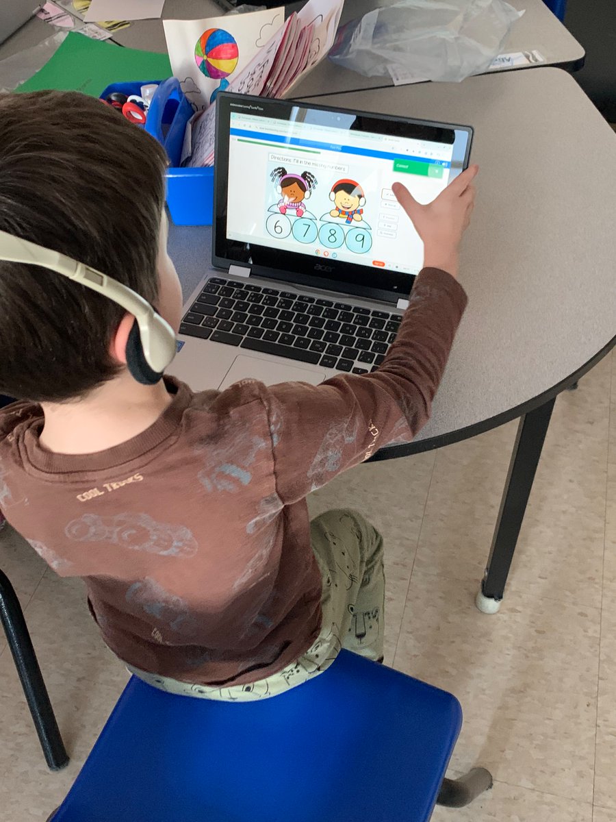 Grade 1’s <a href="/StGabrielOCSB/">St. Gabriel School</a> have their Chromebooks up and running! Look at us logging into Hapara to listen to songs, practice our numbers and draw along in French.

Also, merci to the grade 6’s that helped us practice a few times as we learned to do it independently 🙏🏻🙏🏻