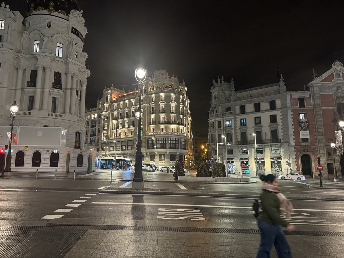 Sigo disfrutando las noches Madrileñas!!!!, mañana, Sol de la Mañana desde ⁦<a href="/fitur_madrid/">FITUR</a>⁩ .