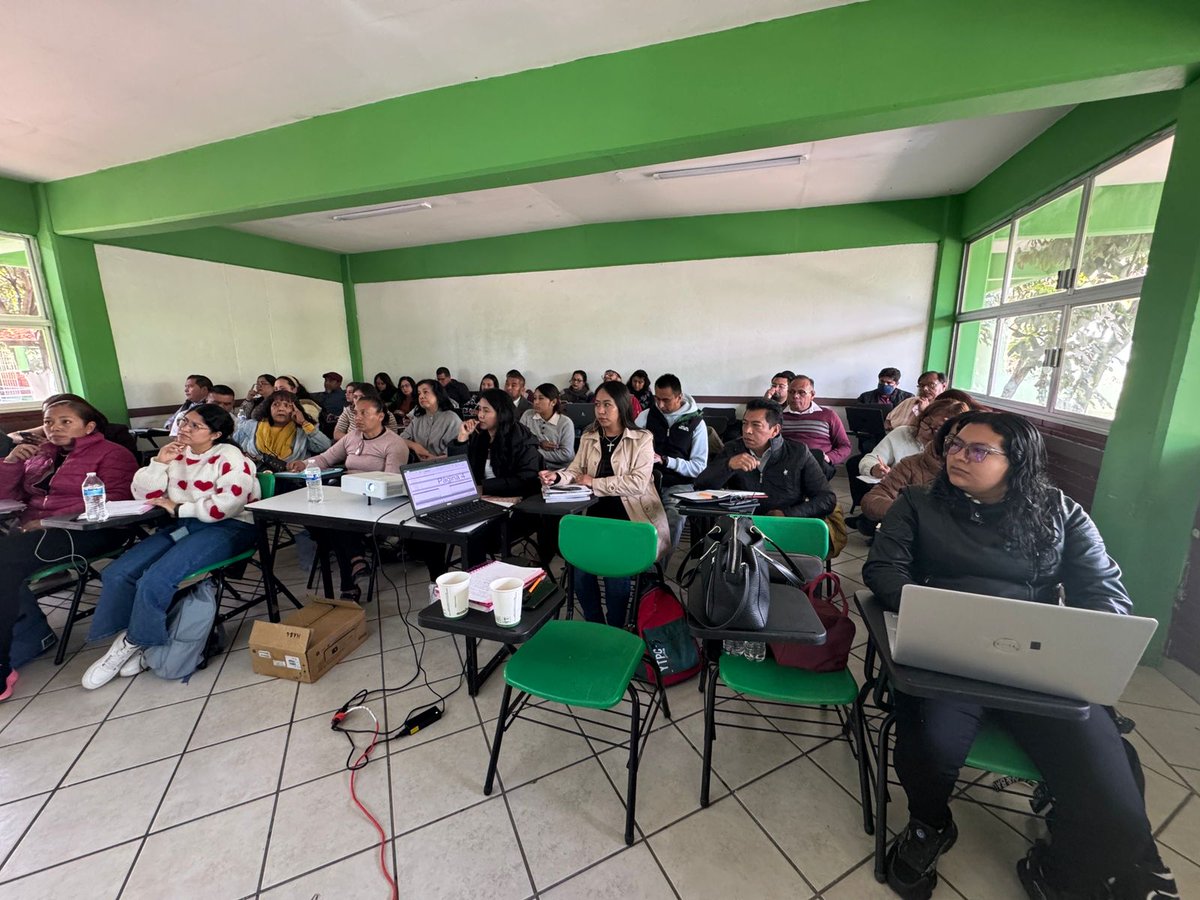 La DGFAEMS y la DDC, llevaron a cabo el Taller de Planeación por Progresiones, en la Region Poniente de Bachillerato Tecnológico, con la asistencia de asesores métodológicos, subdirectores escolares y docentes.

"Fortalecer para construir"

<a href="/SeducEdoMex/">Educación, Ciencia, Tecnología e Innovación</a> 
<a href="/SEMSedomex/">SEMS</a>