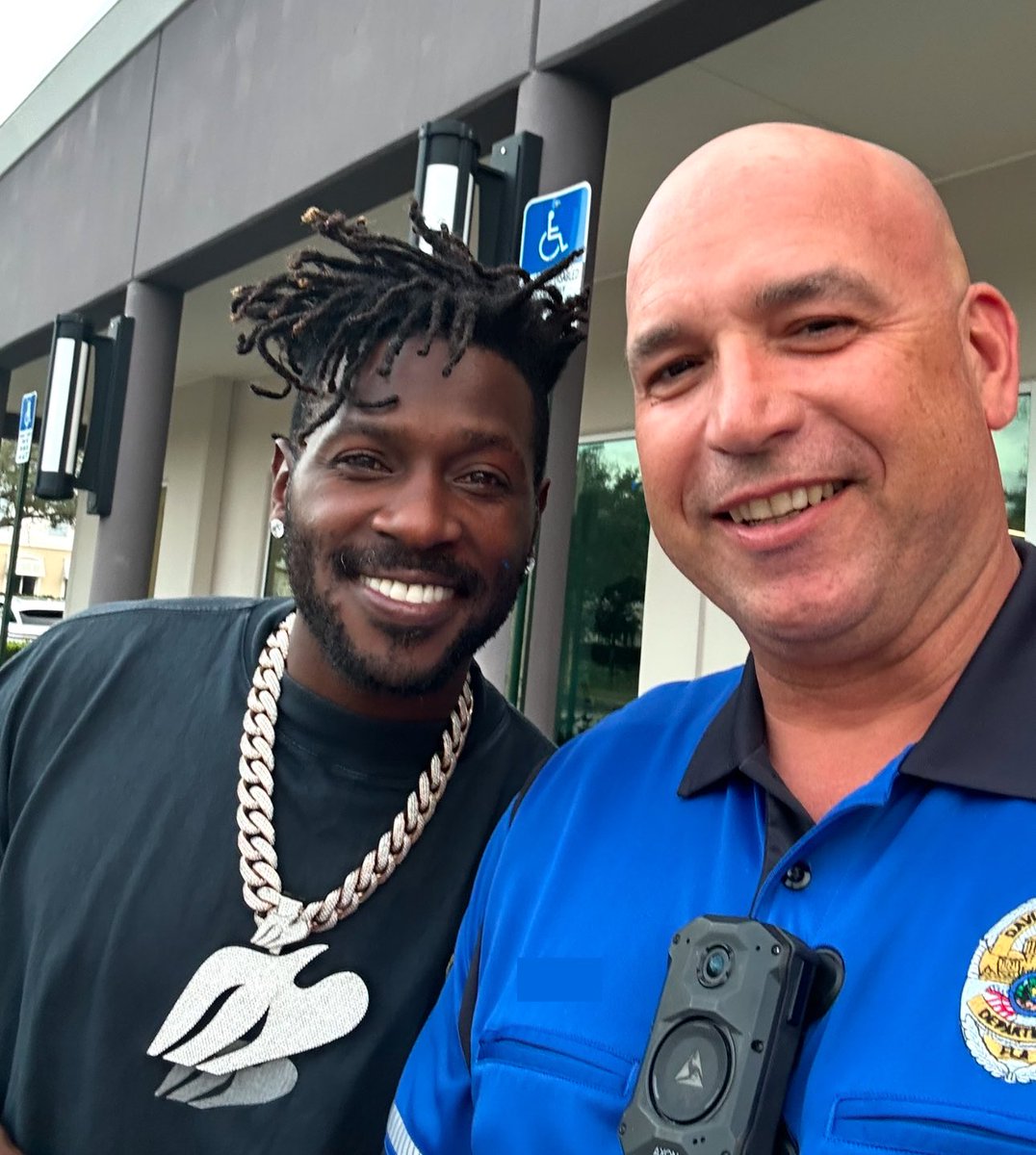 AB84's tweet photo. Crackers love AB 

AB loves Crackers &amp; Police Officers #CTESPN https://t.co/81vGShgHXZ