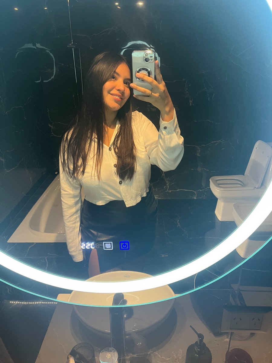 IsaDizzy's tweet image. testing my new mirror