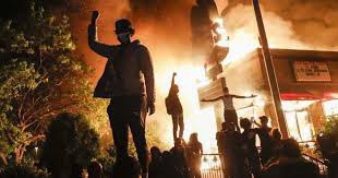 eatit24's tweet photo. Here’s a photo from January 6 you might’ve missed….oh wait, that’s Democrats torching cities for a drug addicted, convicted felon https://t.co/xSlXp9q3Zi