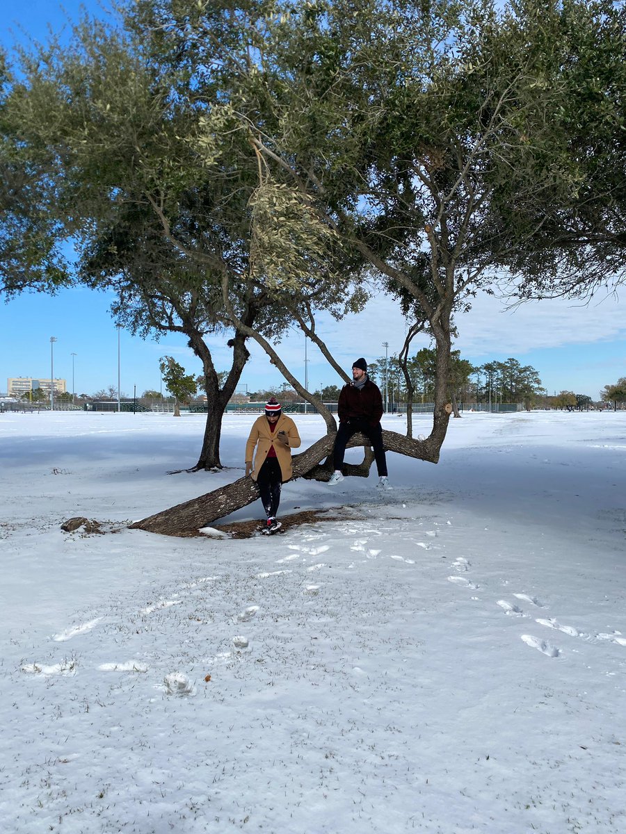 Fuck goin on there’s snow