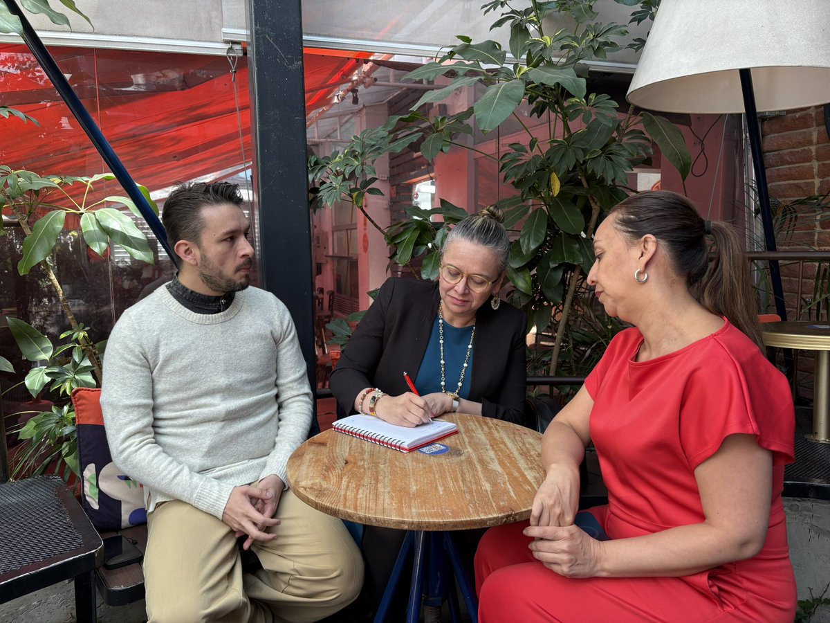 Nuestra Alcalsesa <a href="/alexpyme/">Alexandra Mejía Guzmán</a> se reunió con el director ejecutivo de <a href="/Asobares/">🇨🇴 ASOBARES COLOMBIA</a> para fortalecer las estrategias de seguridad que venimos implementando en la localidad. 
Buscamos que Chapinero que camine seguro, articulandonos en todos los frentes.