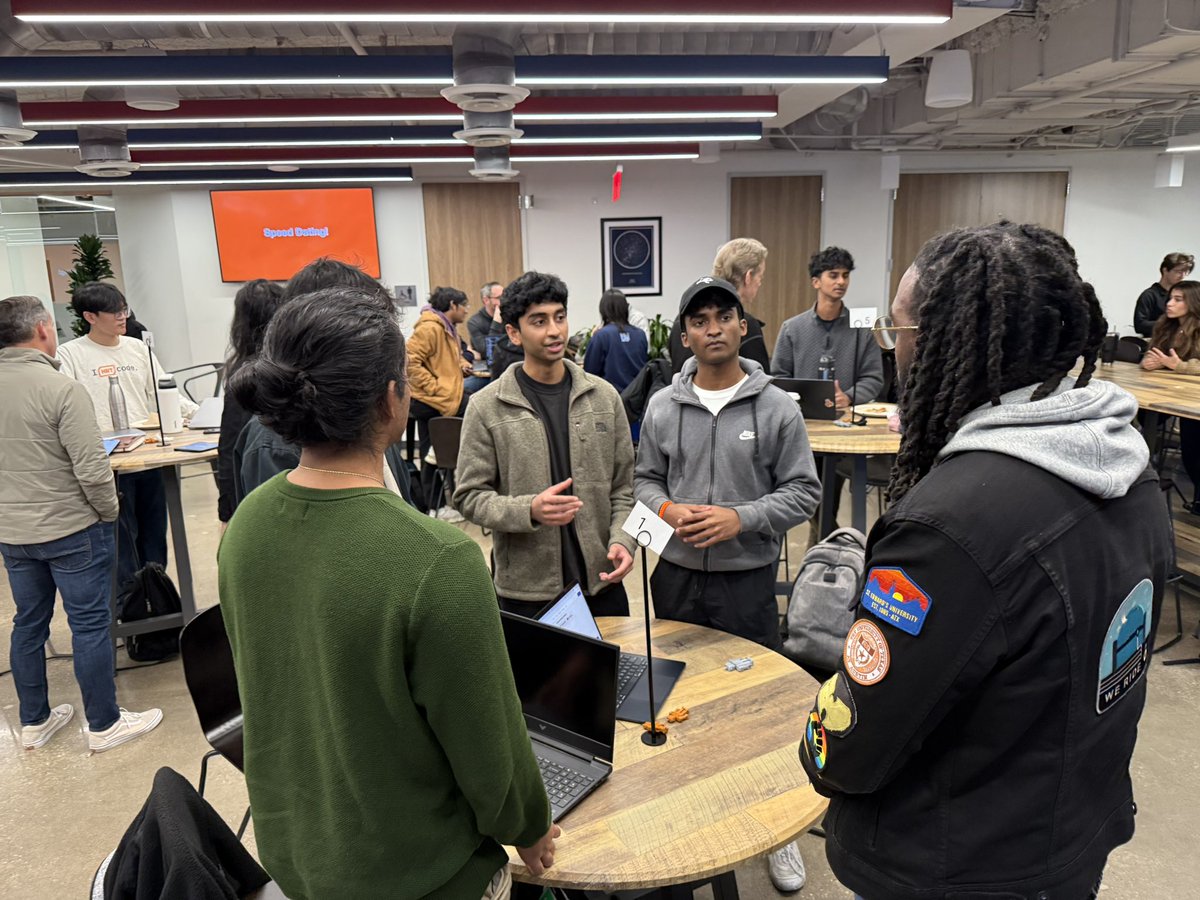 LonghornStartup's tweet photo. Mentor speed dating! https://t.co/bvV4t2bFRh