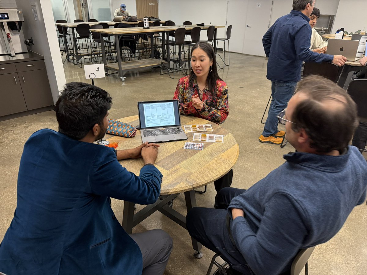 LonghornStartup's tweet photo. Mentor speed dating! https://t.co/bvV4t2bFRh