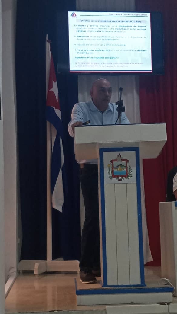 Alberto López Díaz (@albertolopezcu) on Twitter photo Acompañado por el primer secretario del partido <a href="/mariofsabines/">Mario Sabines Lorenzo</a> y la gobernadora Marieta Poey continuamos en #Matanzas el intercambio con los cuadros del <a href="/minalcuba/">Ministerio de la Industria Alimentaria de Cuba</a>.
Evaluamos las alternativas y soluciones para produccir más alimentos para el pueblo
#MinalXMásAlimentos Acompañado por el primer secretario del partido <a href="/mariofsabines/">Mario Sabines Lorenzo</a> y la gobernadora Marieta Poey continuamos en #Matanzas el intercambio con los cuadros del <a href="/minalcuba/">Ministerio de la Industria Alimentaria de Cuba</a>.
Evaluamos las alternativas y soluciones para produccir más alimentos para el pueblo
#MinalXMásAlimentos