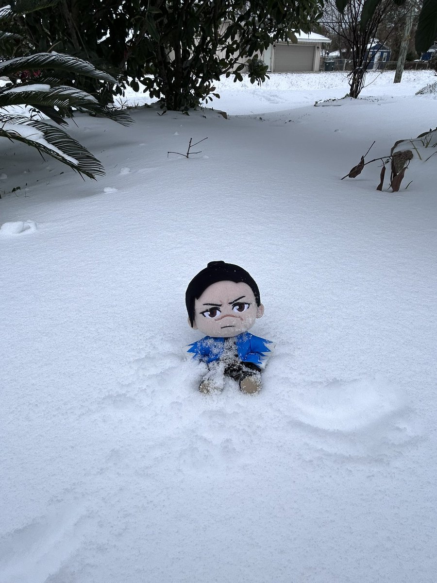Strawb_Pilarluv's tweet photo. Inoue in the Texas snow⁉️

#yakuza #kashiwagi #ryugagotokustudio https://t.co/15THf27Yji