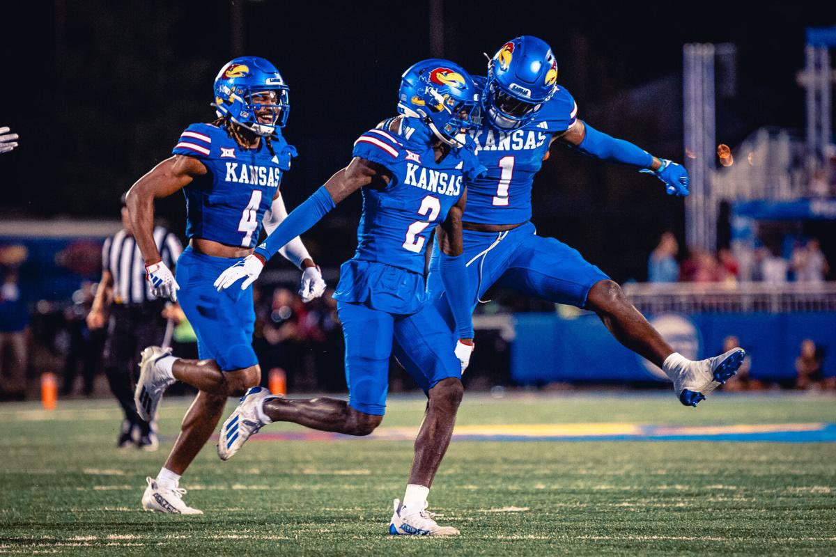 After an amazing conversation with <a href="/DKMcDonald1/">DK McDonald</a> i’m blessed to receive an offer from the University Of Kansas. <a href="/MVNighthawkFB/">NIGHTHAWK FOOTBALL</a> <a href="/Coach_Cue/">Coach Sean Cué</a> <a href="/GregBiggins/">Greg Biggins</a>