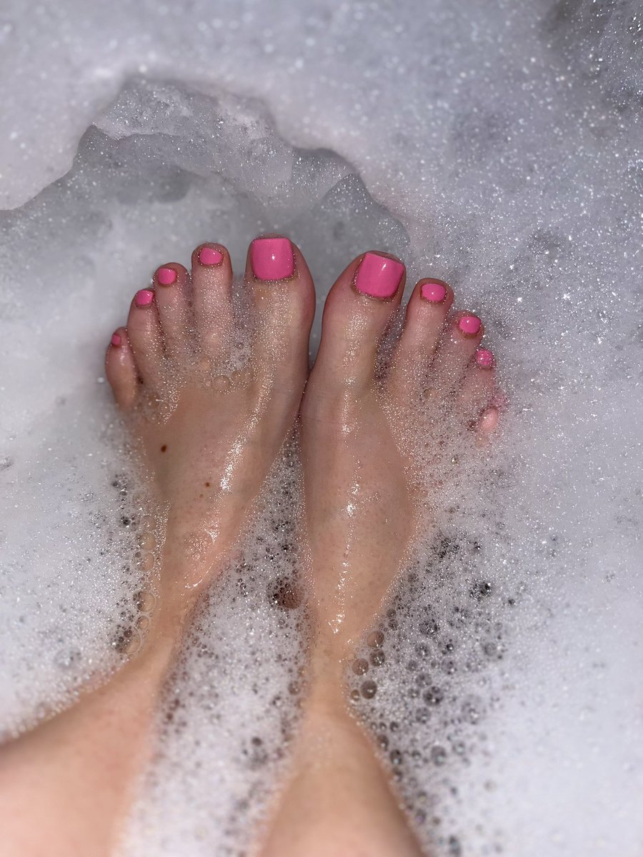 PinkPeach_xo's tweet photo. Bath Time🛁🩷🦶
#feetpics #feetfinder #bathtime #bathfun #fottfetish https://t.co/XpG4HqGH1F