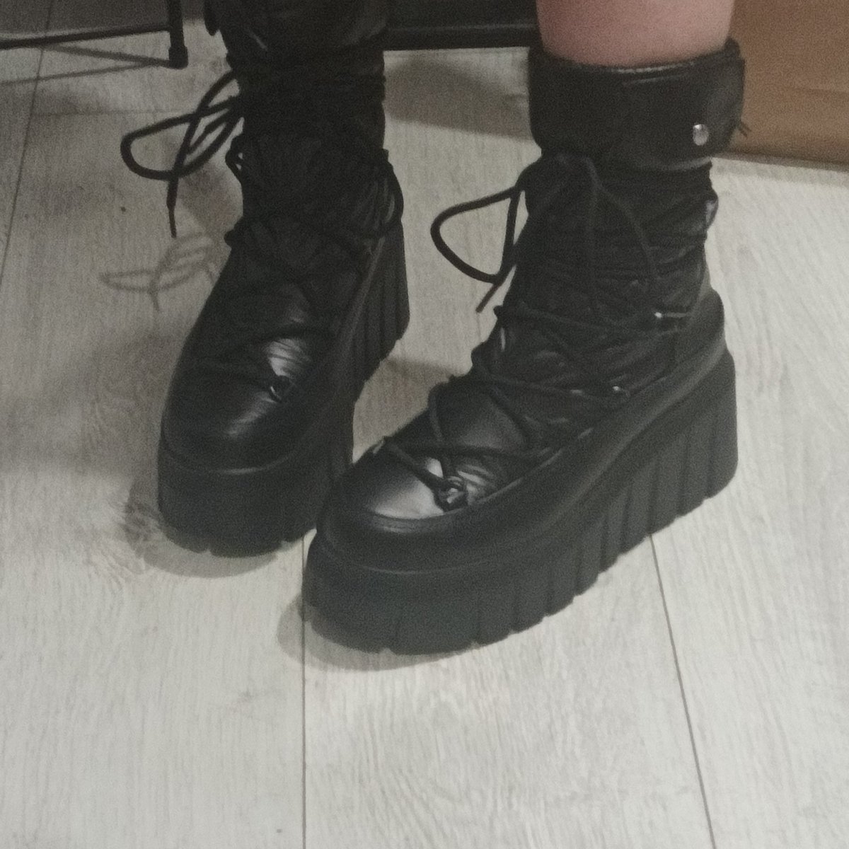 koscbiodrowa's tweet photo. new shoes https://t.co/2mxvCCGDOO
