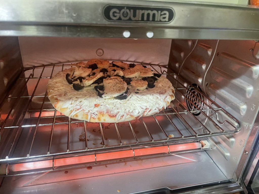 QuestFanning's tweet image. Pizza time!