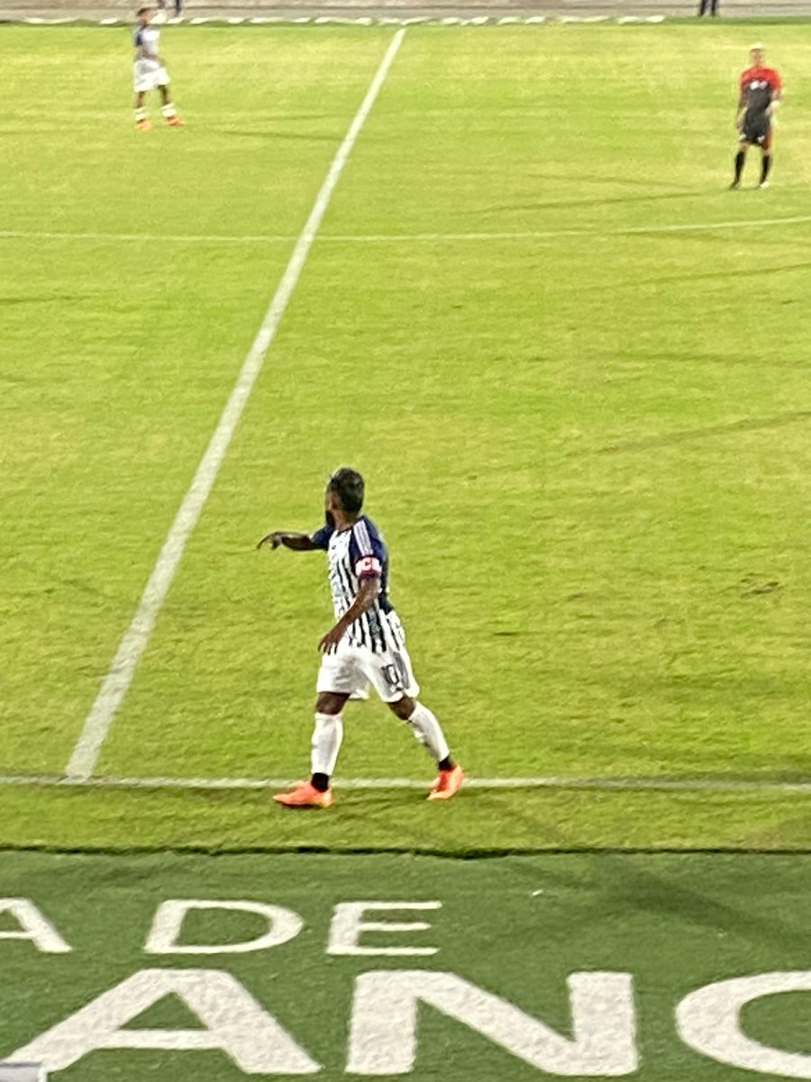 cuidsports's tweet photo. 🇻🇪¡'CARIACO', EL CAPITÁN DE JUNIOR! 

🔥El venezolano tiene la cinta en el equipo de César Farías

👀¿Tiene lo necesario para ser el líder del 🦈?

👉 ¡ESTAMOS EN VIVO EN https://t.co/xO2jnpzpLf ! https://t.co/ssYCHgC67E