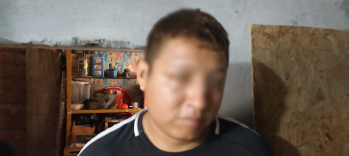 DirincriPNP's tweet photo. 🚨 La #Divise, #Digimin y el #GrupoGrecco, lograron la captura del líder de "Los Chuckys" y la desarticulación de esta peligrosa organización criminal, dedicada a la extorsión a diversas empresas de transporte. Tenían armas, un revólver, municiones, manuscritos extorsivos y más. https://t.co/QuCtvuwALG