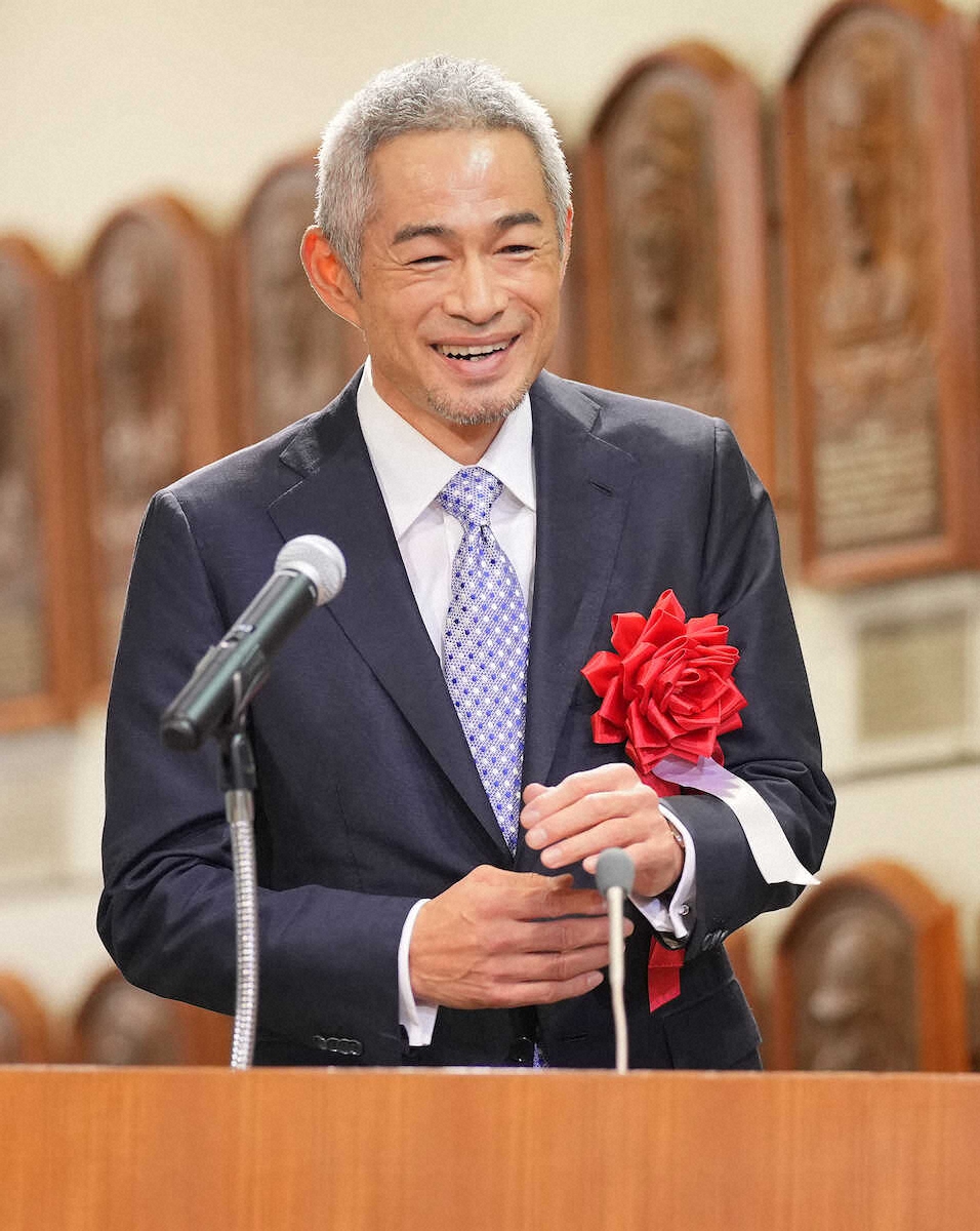 livedoornews's tweet photo. 【祝】イチロー氏、日本選手＆アジア人初の米殿堂入り！
https://t.co/E5YyRzoGNk

16日に日本でも殿堂入りを果たしたイチロー氏が、日本選手初の殿堂入りを果たした。発表の際、日本語で「イチロー選手、クーパーズタウンへようこそ」などと歓迎のコメントも読み上げられた。 https://t.co/nLg8WYxtSI